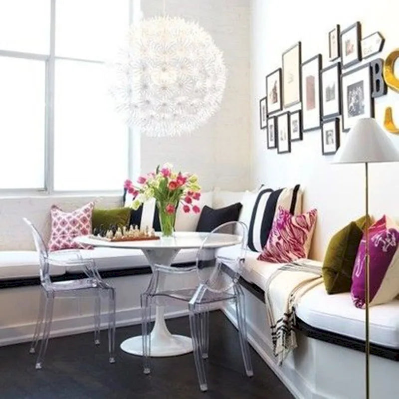 Chaises empilables en acrylique transparent