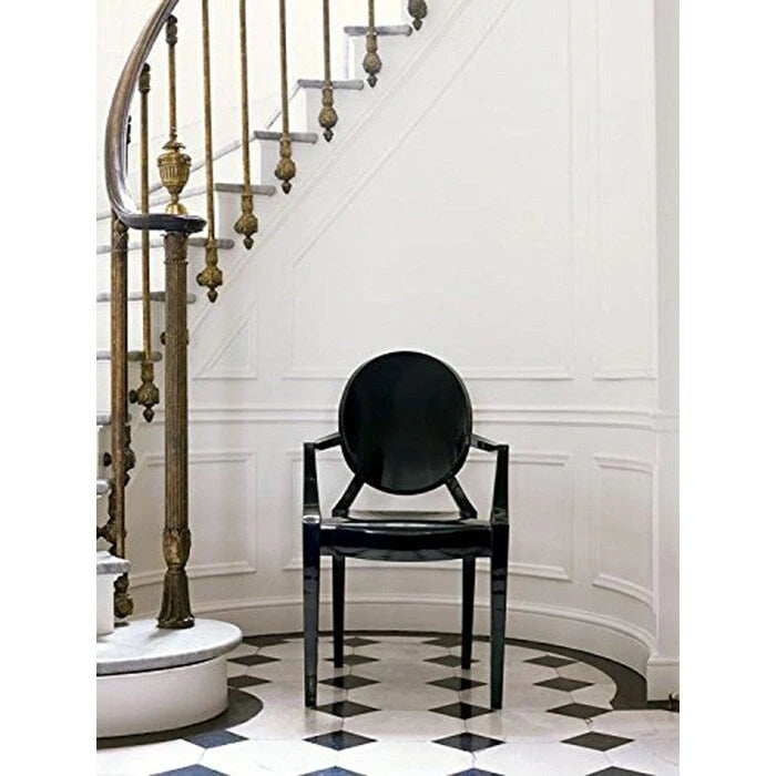 Chaises empilables en acrylique transparent