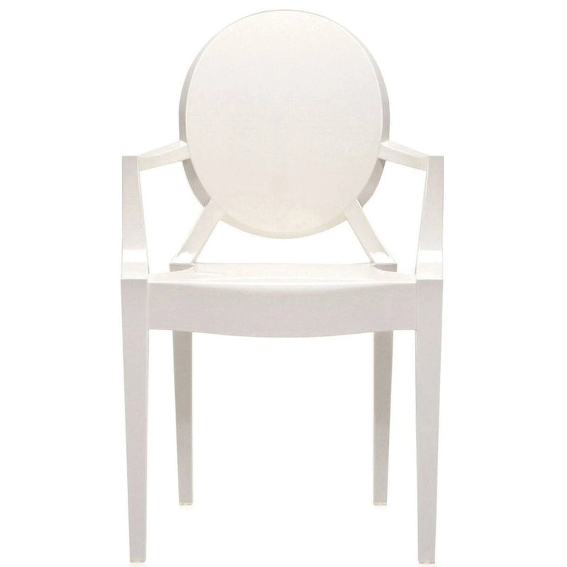 Chaises empilables en acrylique transparent