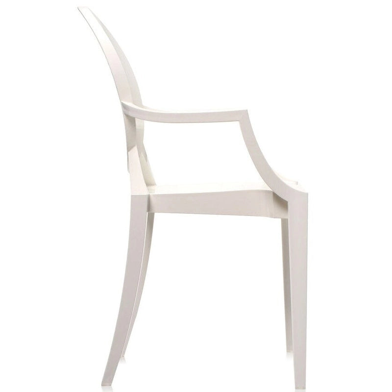 Chaises empilables en acrylique transparent
