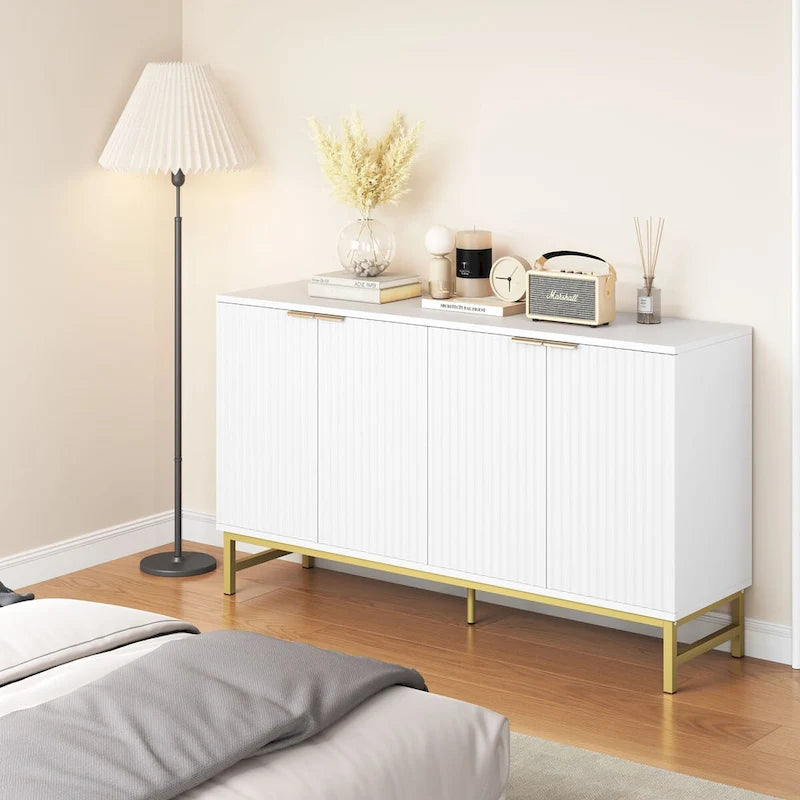 Bahut de cuisine avec portes à motifs ondulés