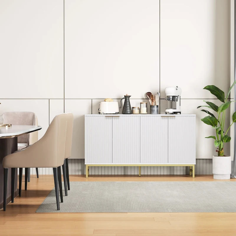 Bahut de cuisine avec portes à motifs ondulés