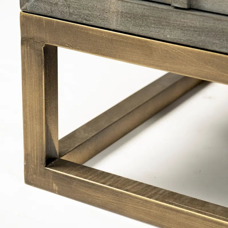 Placage de cèdre gris, cadre en métal doré, armoire latérale à neuf tiroirs
